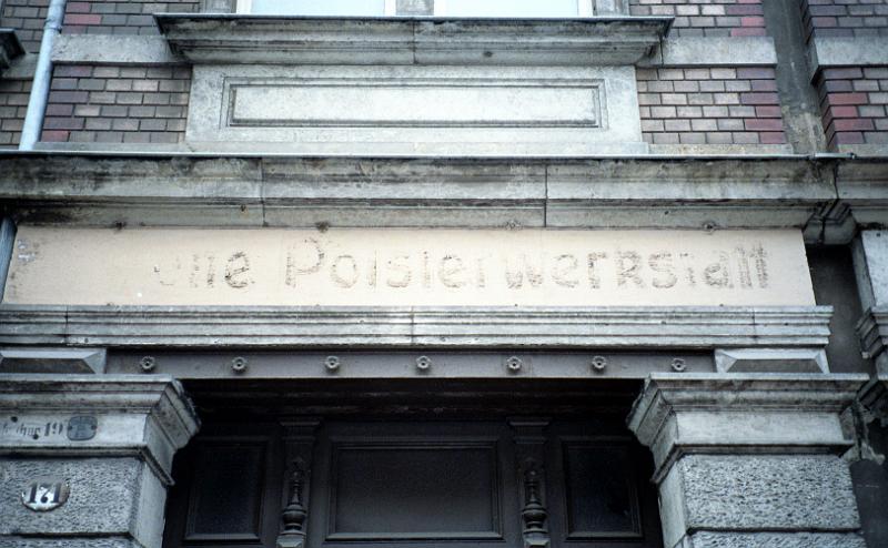 Dresden-Trachau, Leipziger Str. 171, 29.10.1995.jpg - Polsterwerkstatt